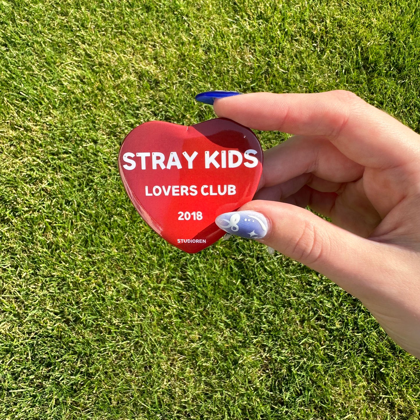 Kpop Lovers club heart badges