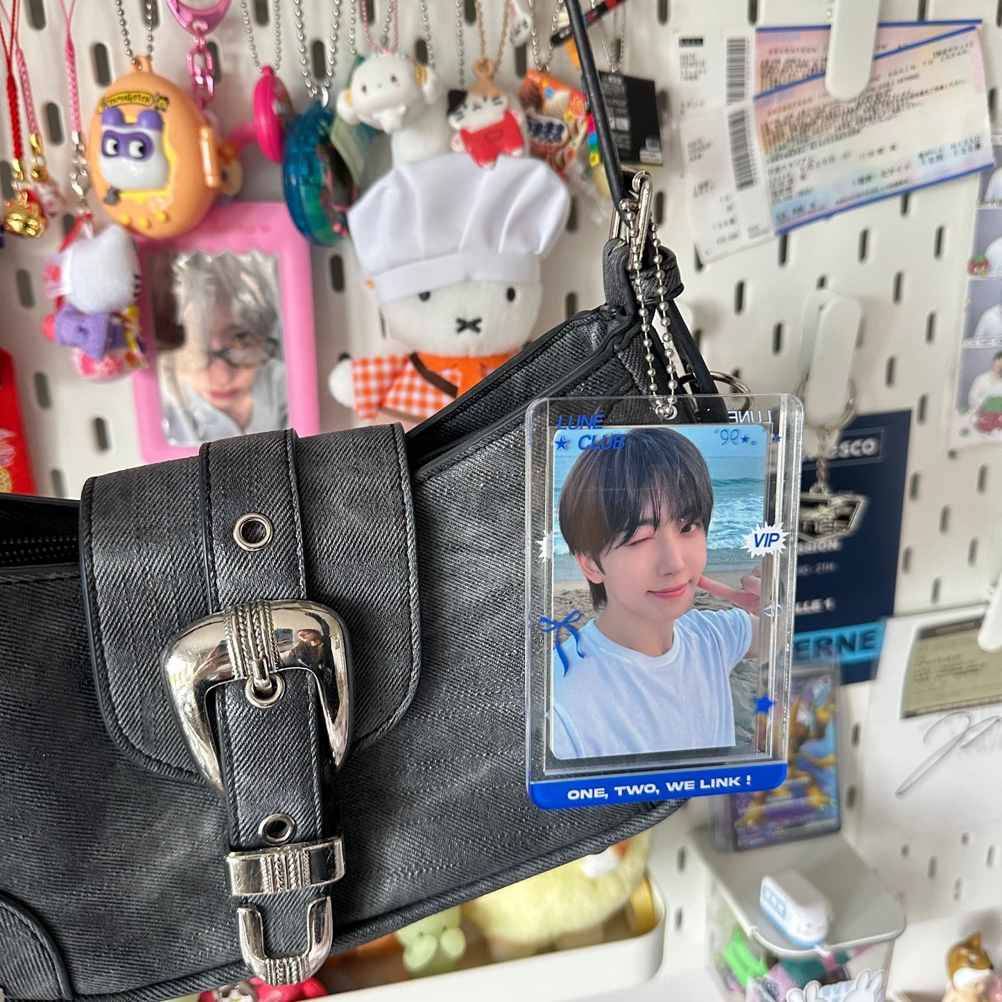 &team acrylic photocard holder (blue)