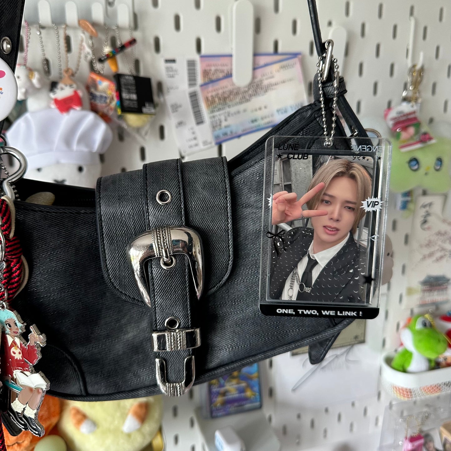 &team acrylic photocard holder (black)