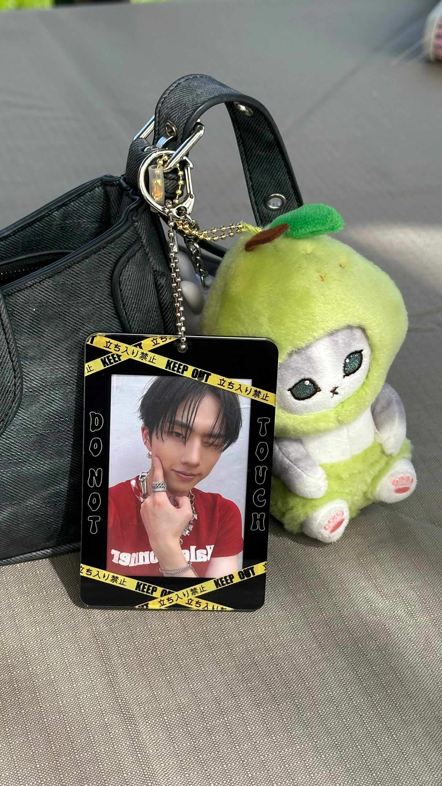 Do not touch photocard holder