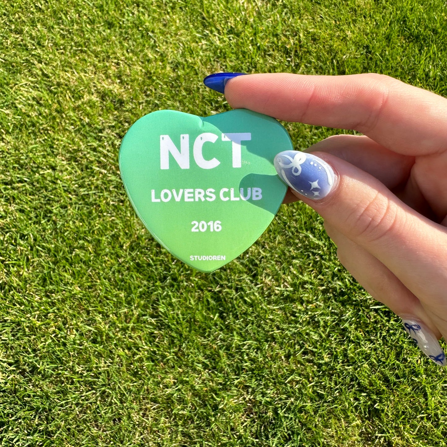 Kpop Lovers club heart badges