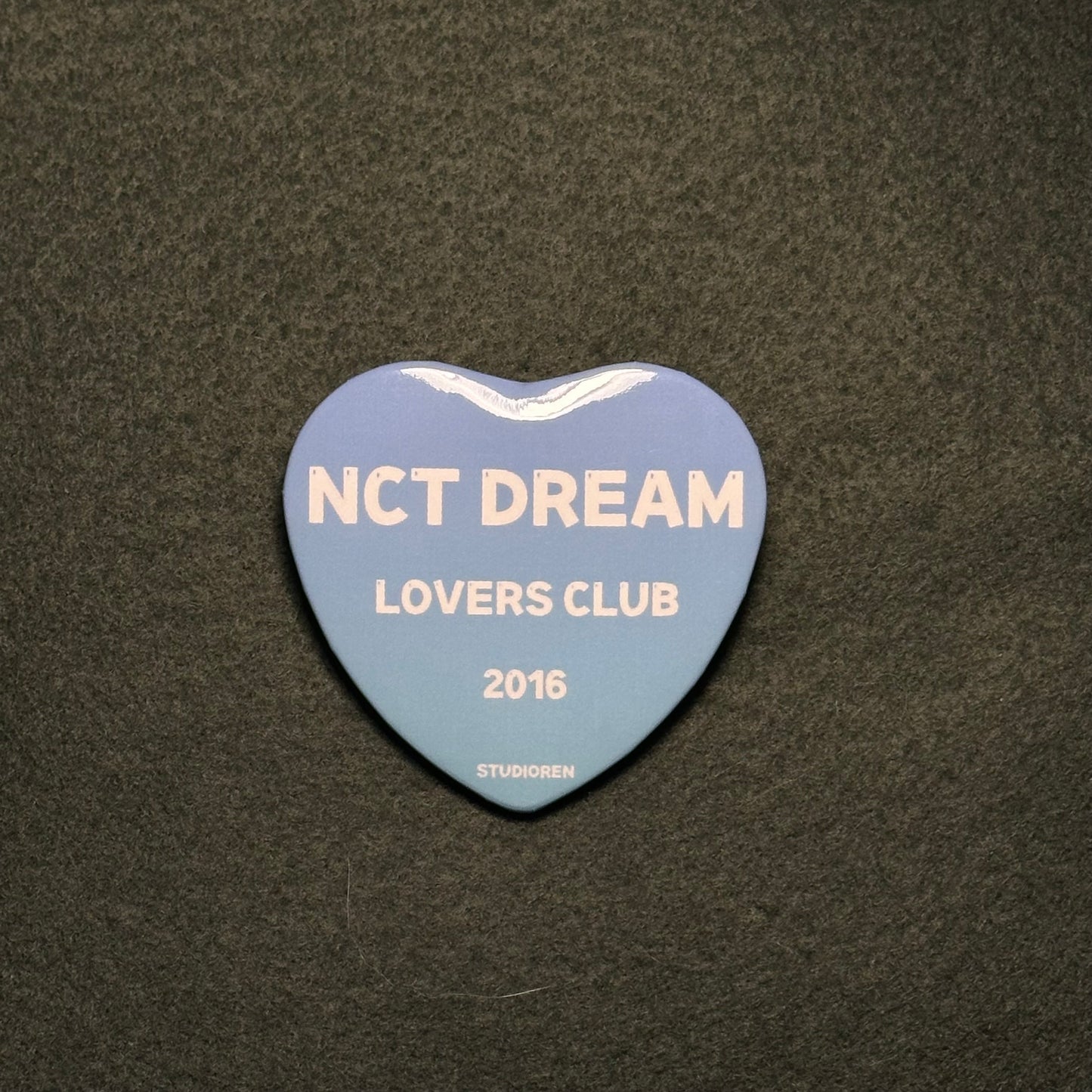 Kpop Lovers club heart badges