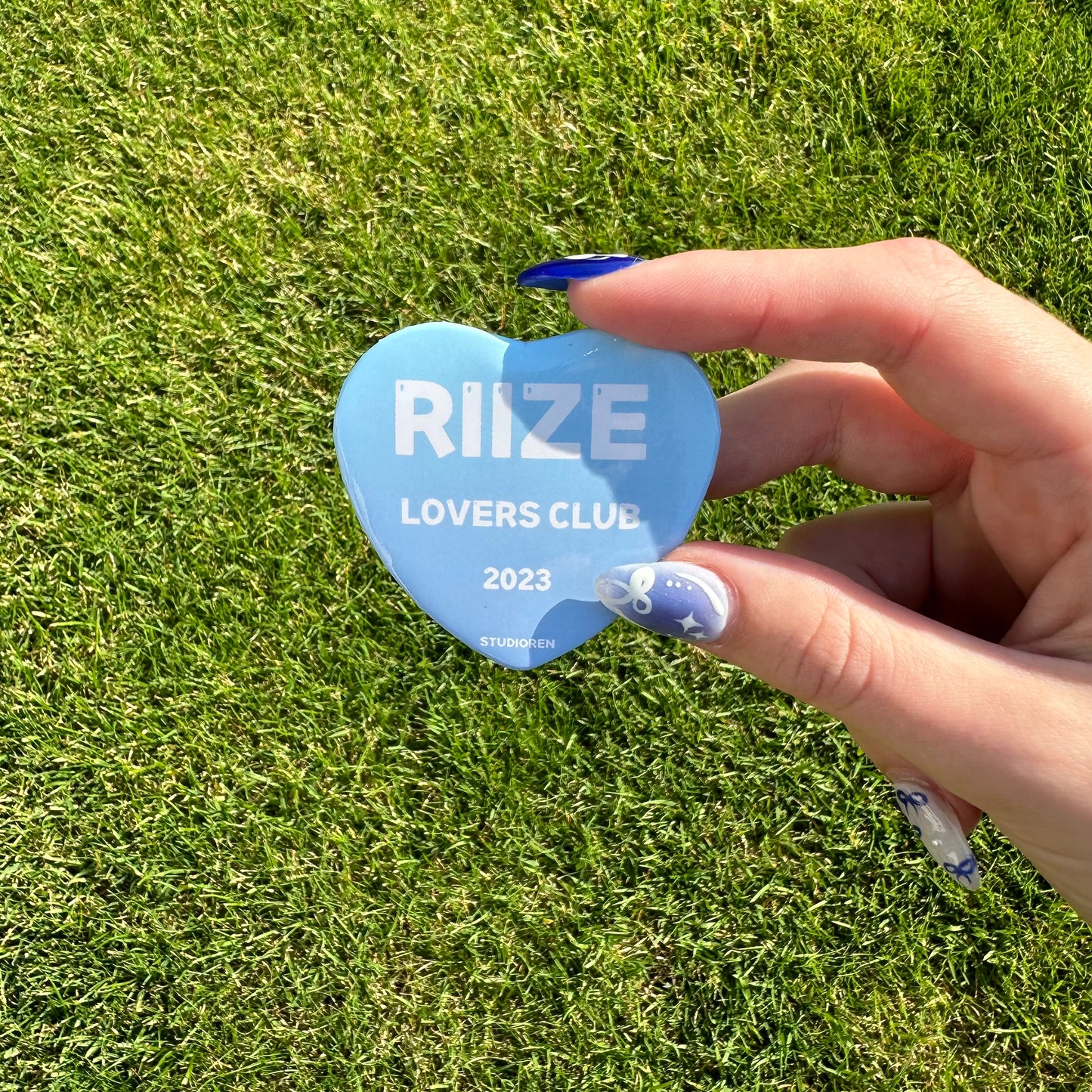 Kpop Lovers club heart badges